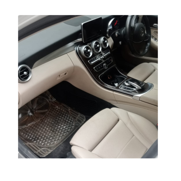 Maruti Suzuki Swift LXI Optional (2017) - Image 5