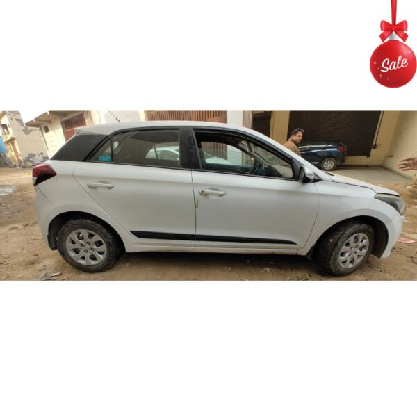 Hyundai i20 Sportz (Petrol) 2015 - Stylish and Reliable Hatchback - Image 2