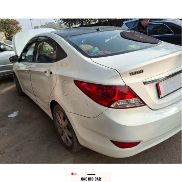 Hyundai Verna SX Petrol (2012) - Image 5