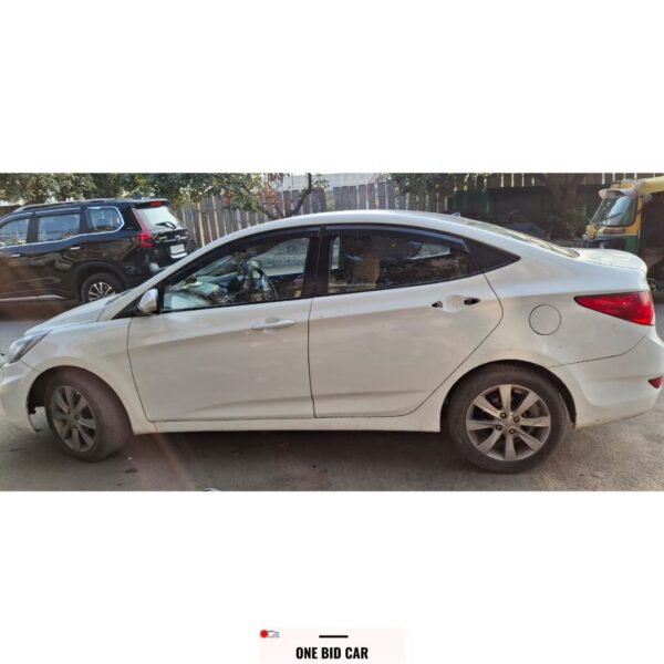 Hyundai Verna SX Petrol (2012) - Image 4